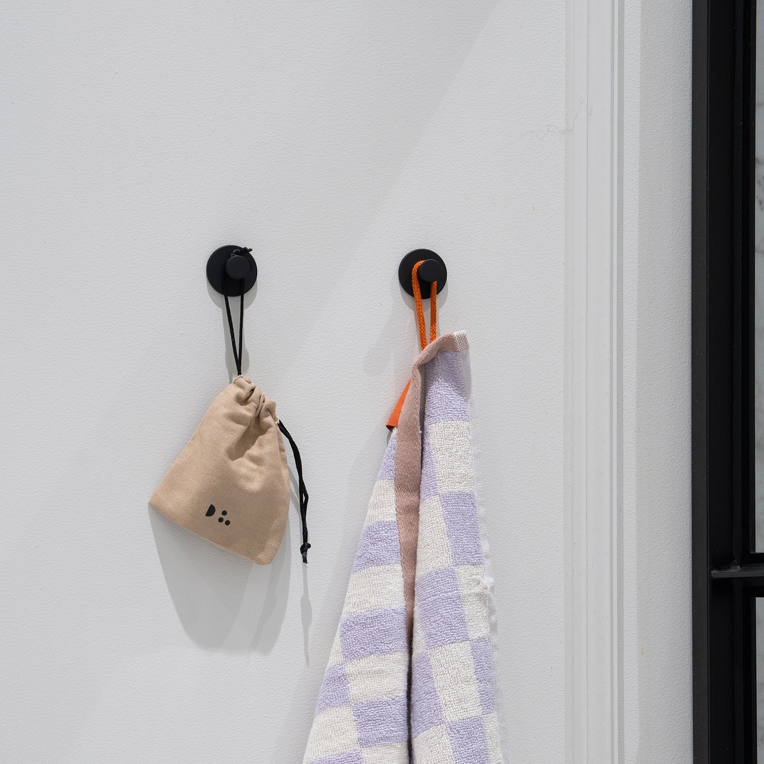 Smedbo Dot handdoekhaak 2-stuks Zelfklevend - Afbeelding 3